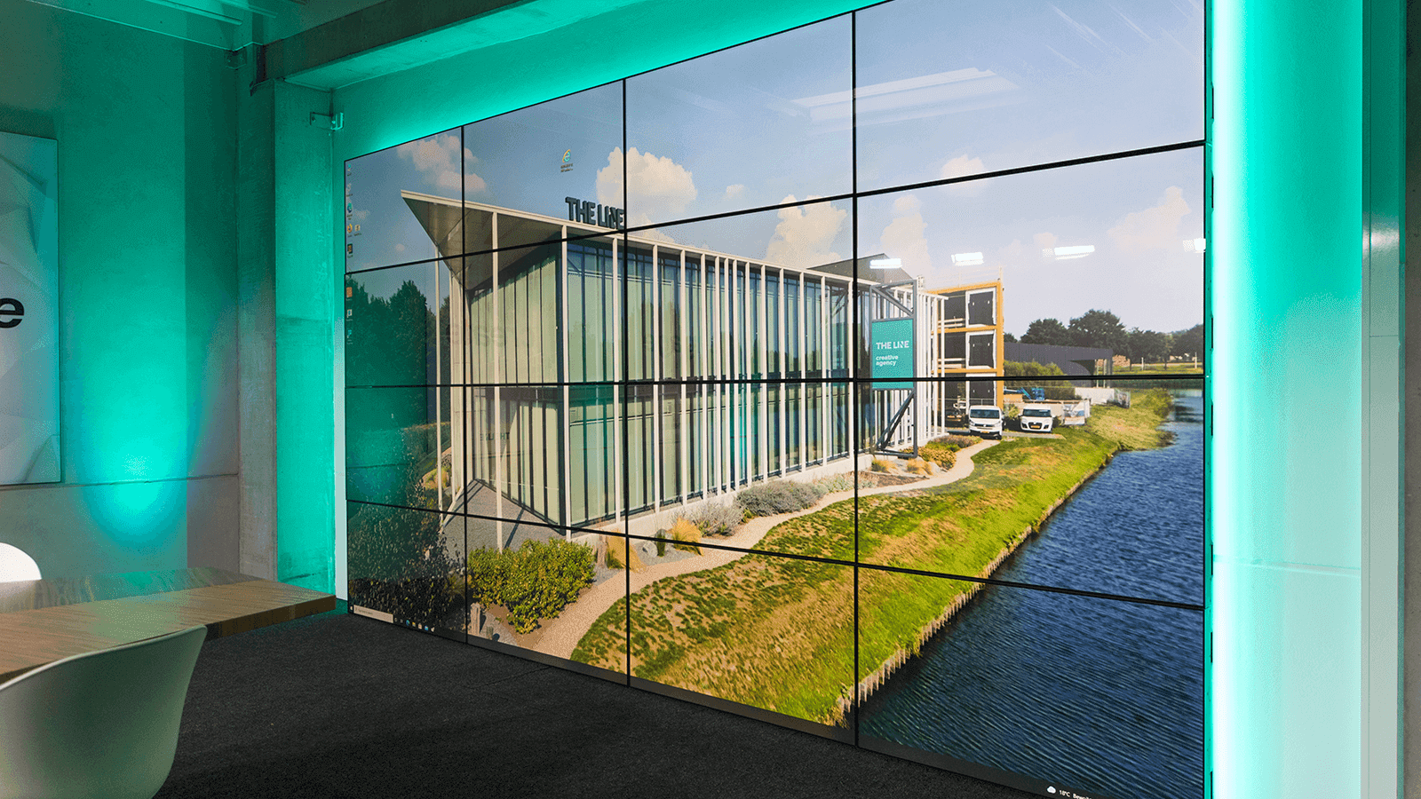 DISPLAX TILE interaktív videofal installáció